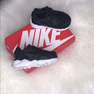 Black and white huaraches !NEW!